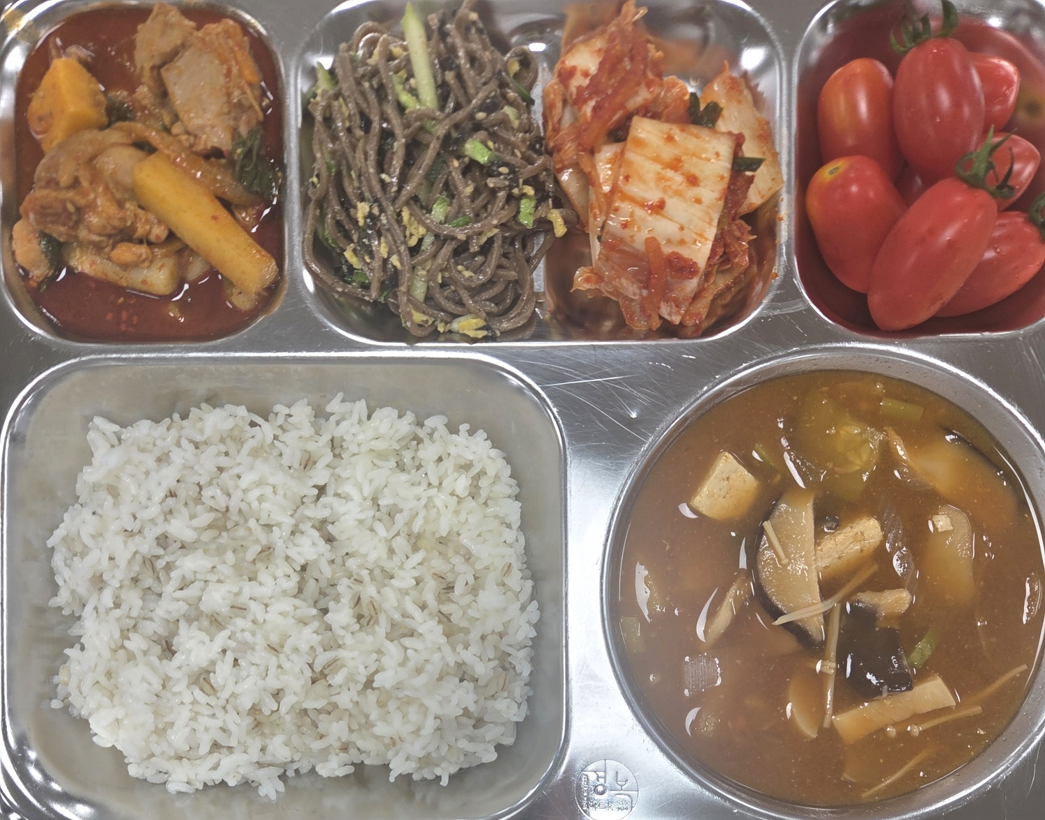 보리밥
버섯된장국(5.6)
들기름막국수(1.3.5.6.13)
닭갈비(2.5.6.12.13.15.16.18)
배추김치(9)
방울토마토
(일반/스테비아)(12)